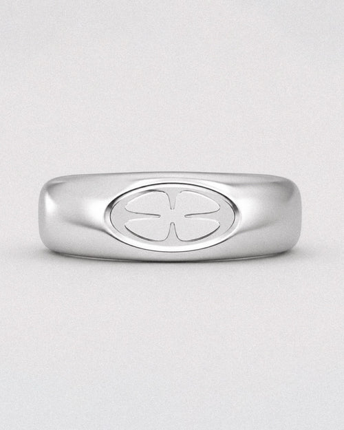 Circle Clover Ring